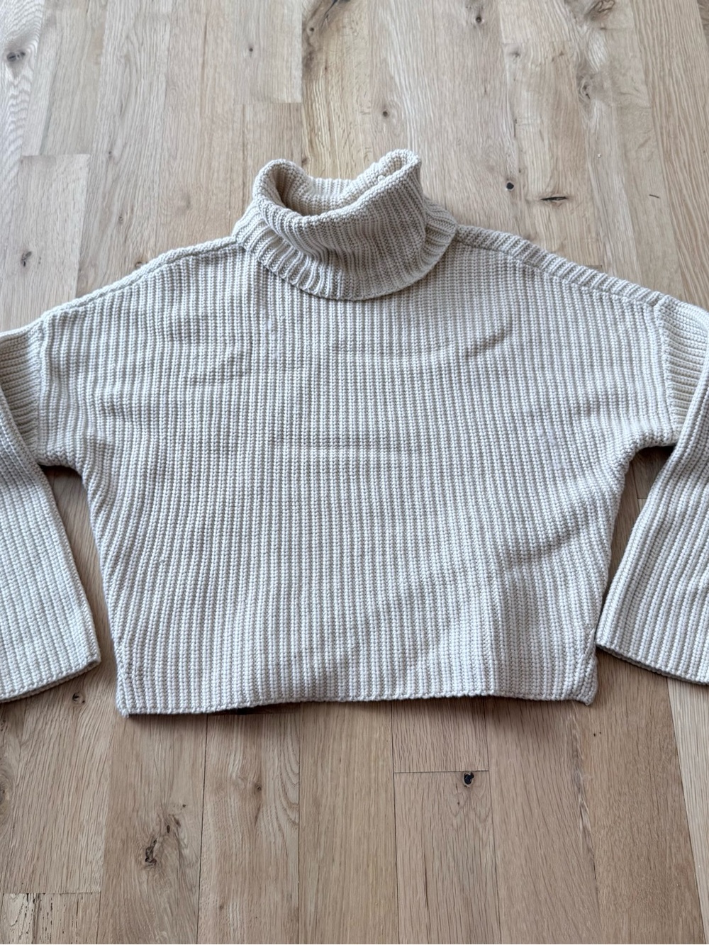 Abercrombie & Fitch women's Cream Turtleneck Ribbed Sweater
